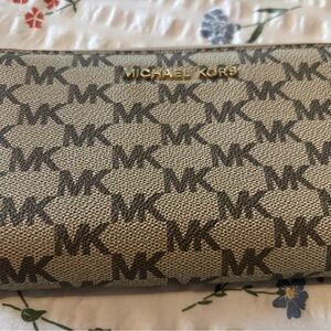 Michael Kors MK Monogram Wallet